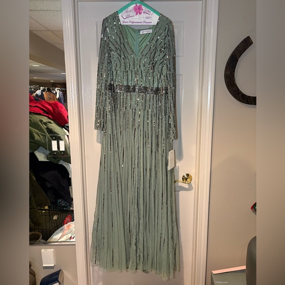 NWT Mac Duggal Sequined Long Sleeve V-Neck Gown 4977 Wedding Formal Evening Gown - Picture 6 of 7